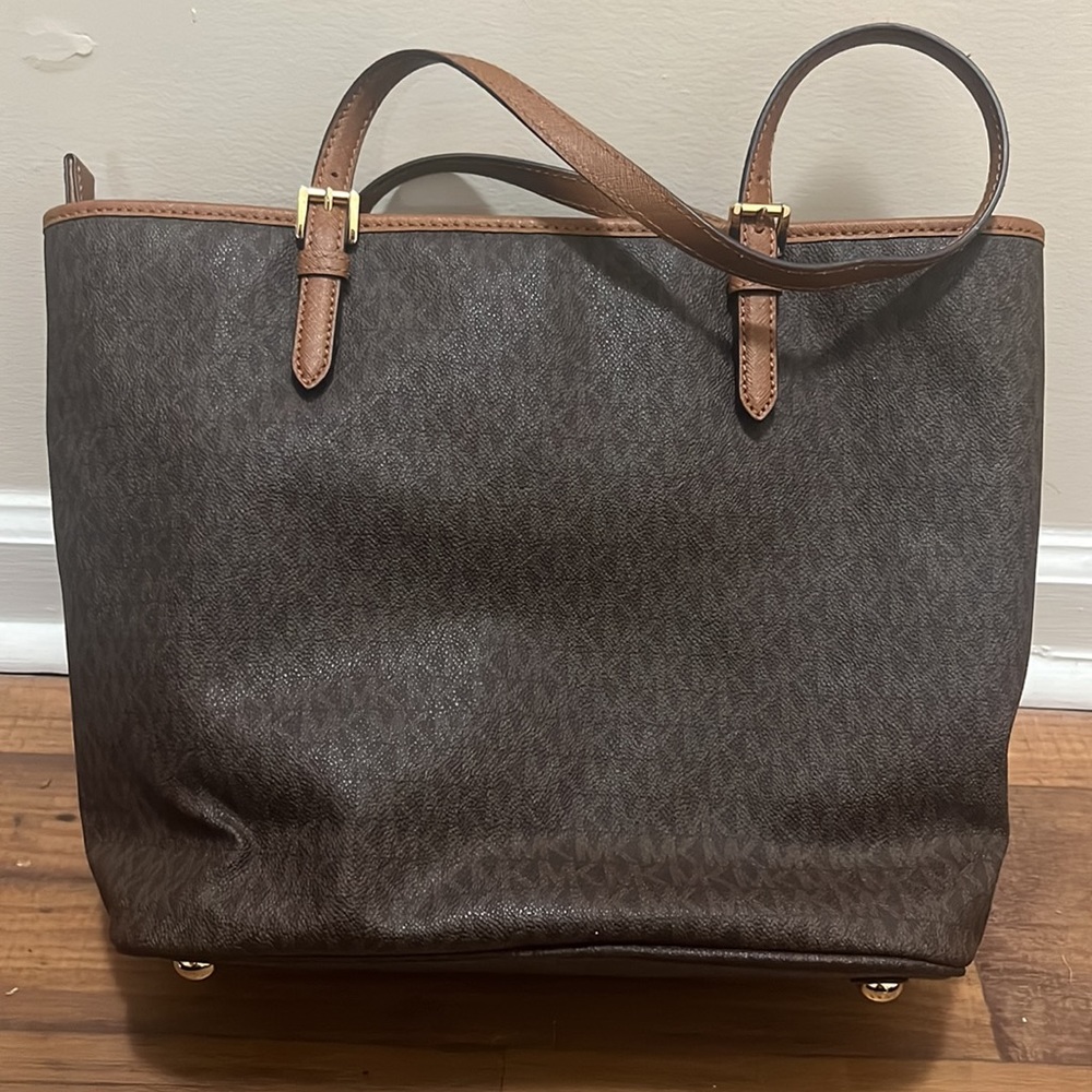 Michael Kors Medium Monogram Bag - Picture 2 of 5